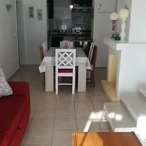  Apartment Oura And Bars